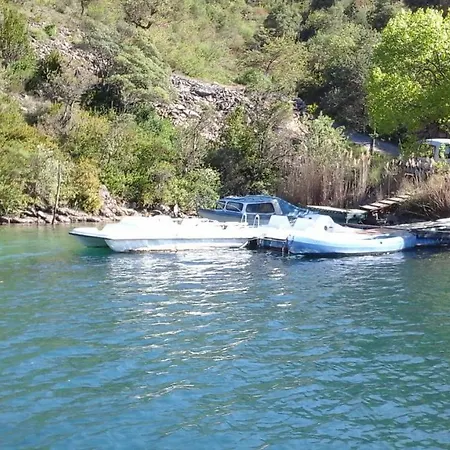 Domisiladore * Esparron-de-Verdon